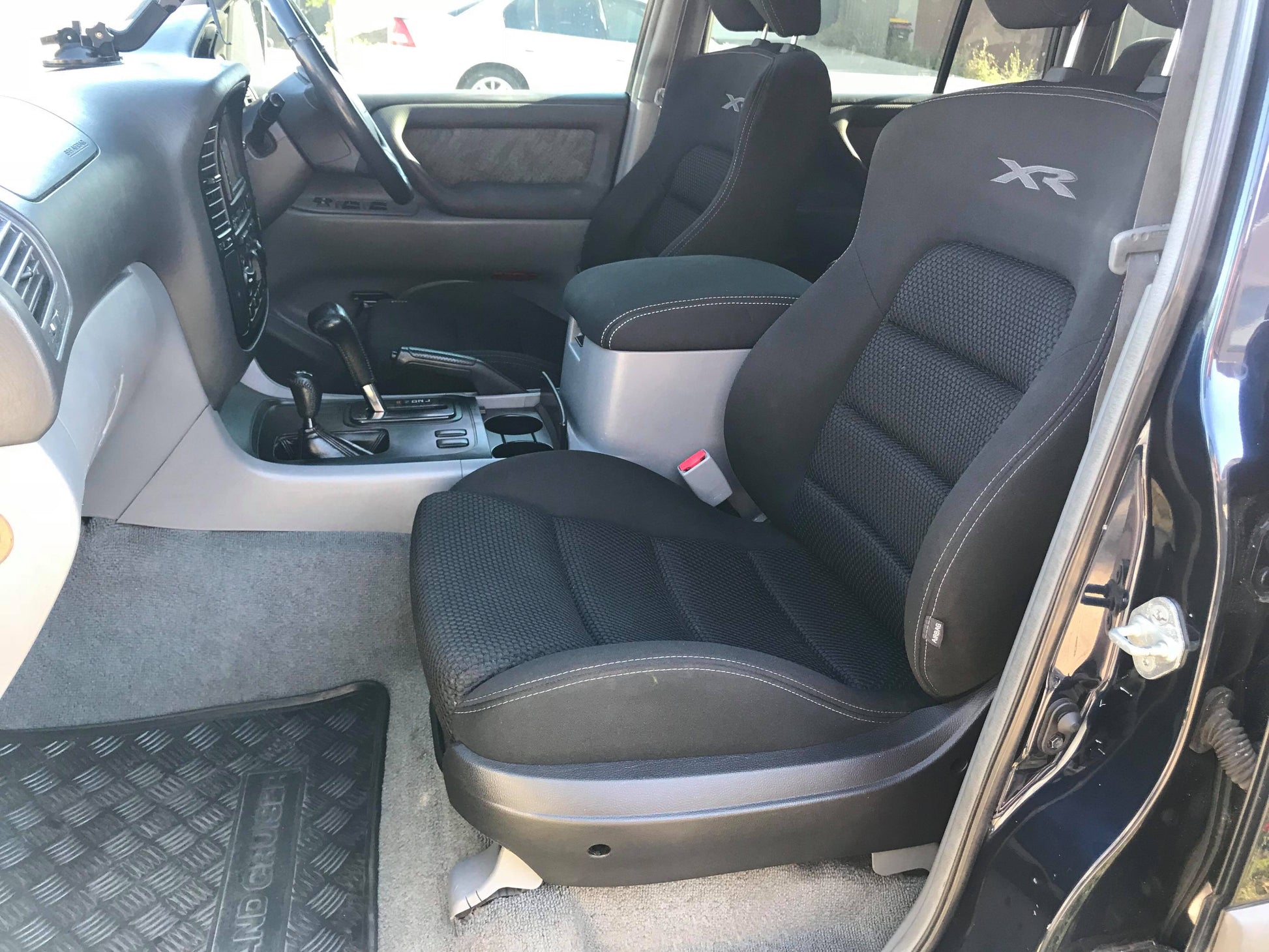 Seat adapter kit to suit 100/105 Series Toyota Landcruiser