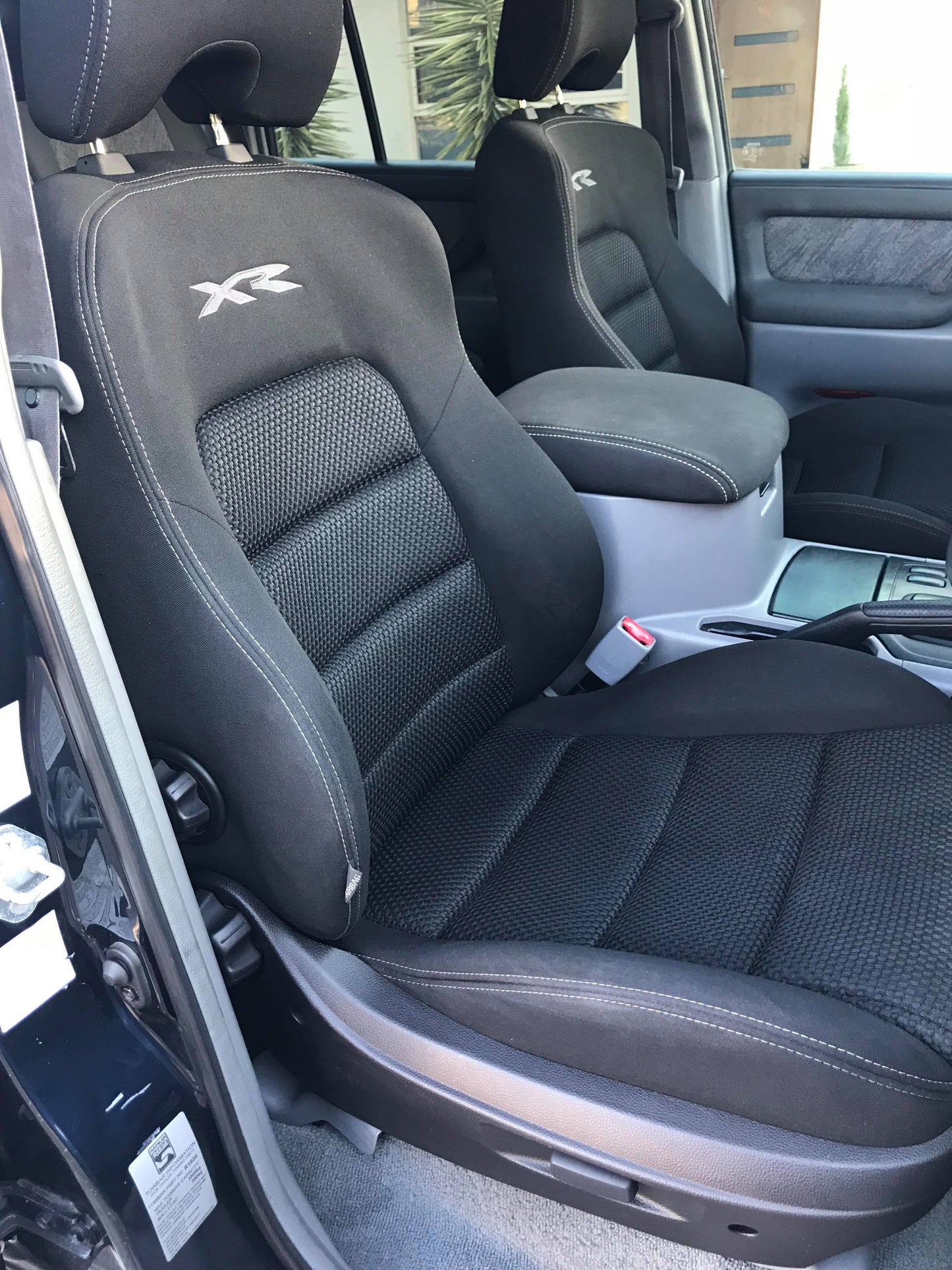 Seat adapter kit to suit 100/105 Series Toyota Landcruiser