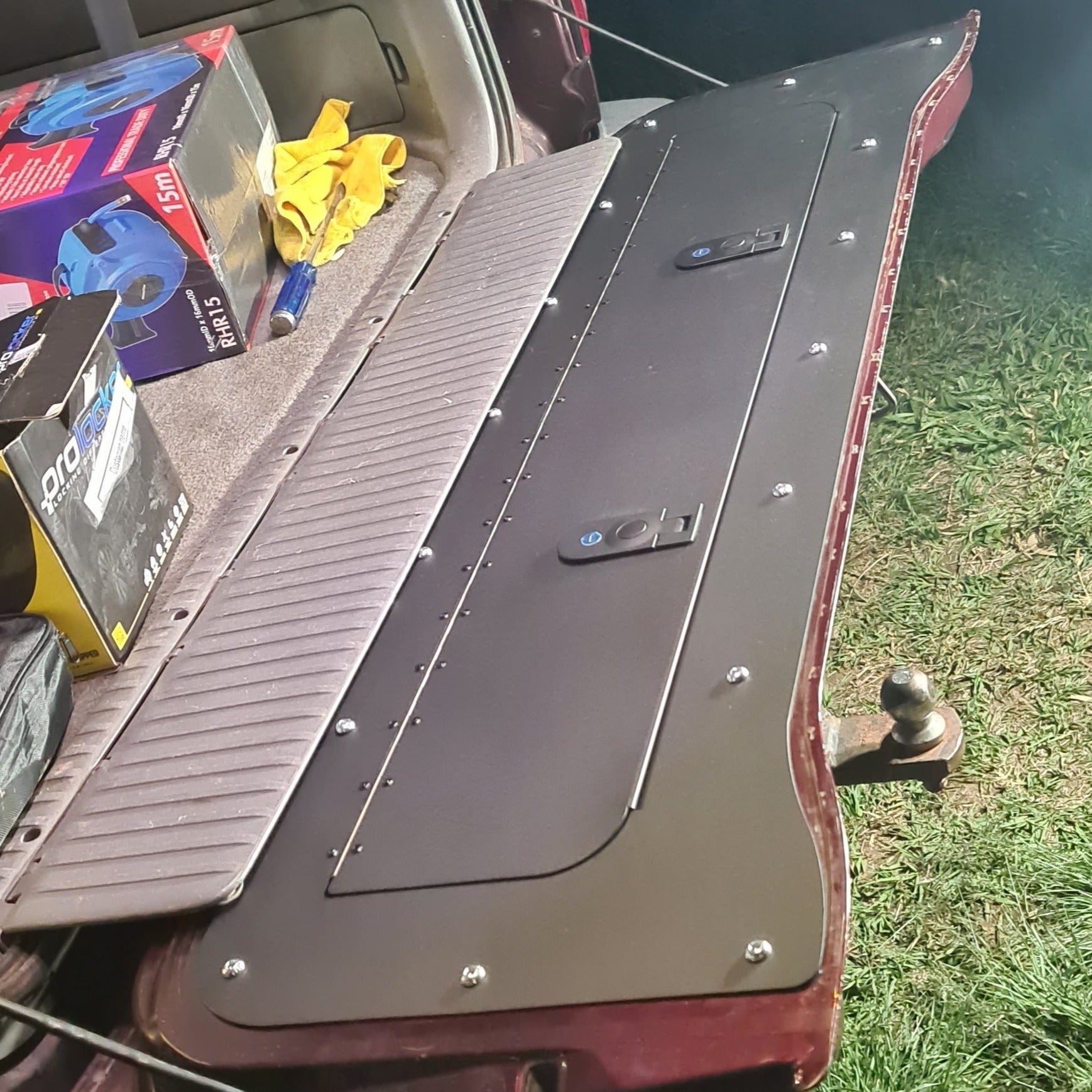Tailgate Storage to suit 100 / 105 Series Toyota Landcruiser